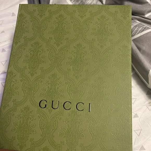 Brand new Authentic Gucci hat! comes with receipt and box Unboxing Things: Gucci main image 4